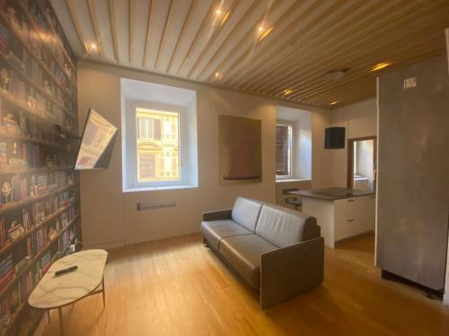 Prestige Apartment Nazionale - Tap to explore photos