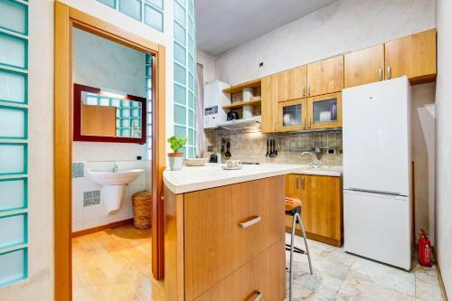 Vatican - Zen Style loft with Jacuzzi - Tap to explore photos