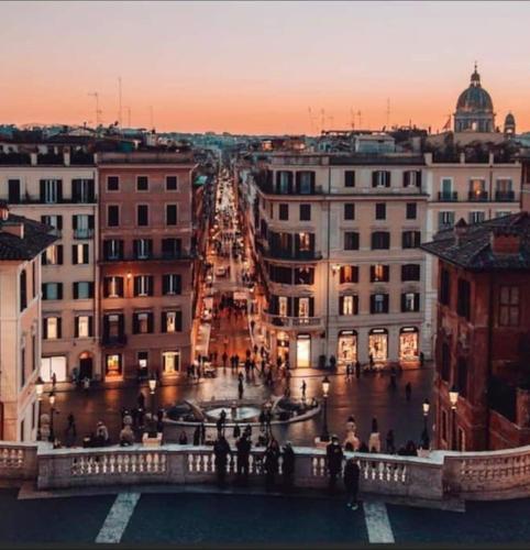 DOMVS SPAGNA Via Gregoriana - Tap to explore photos