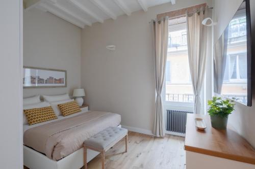 THE BREAK - Piazza di Spagna Maison Deluxe Terrace - Tap to explore photos
