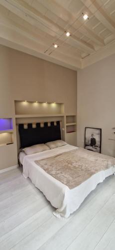 Savelli Apartment Old Town - near Navona Place - Tap to explore photos