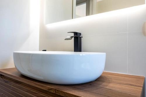 Stylish Apartment Rome - Tap to explore photos