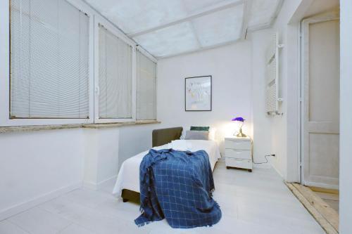 Monti Spacious Apartment 2 - Tap to explore photos