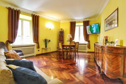 Large and Charming Apartment in Trastevere by YourHost - Tap to explore photos