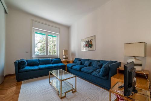 GuestHost - Sapienza & Villa Borghese Comfy Apartment - Tap to explore photos