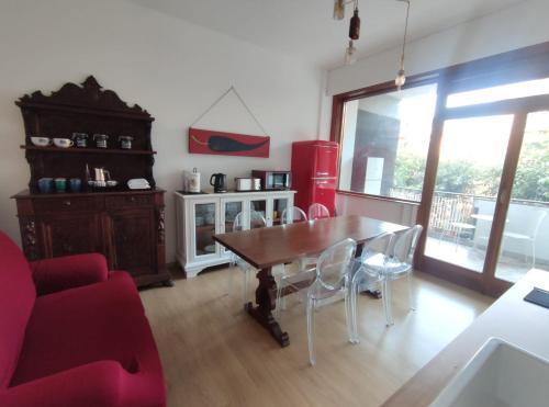 Vanity Apartment - 4 bedrooms with 4 bathrooms - AC & WIFI - Tap to explore photos