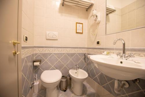 Duelle Vatican Suite - Tap to explore photos