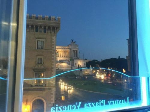 Piazza Venezia Luxury Suite - Tap to explore photos