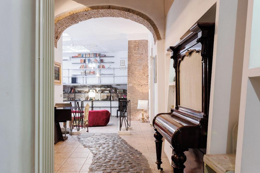 Navona Glamour Apartment - Tap to explore photos