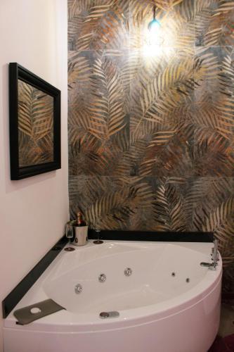 Lion Luxury rooms Room Type - King Room with Spa Bath