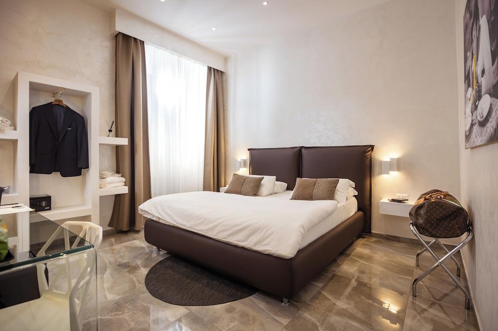 DolceVitaSuite Room Type - Deluxe Room, 1 King Bed with Sofa bed, Balcony