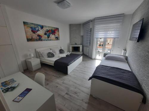 GUEST HOUSE TRA CIELO E MARE Room Type - Superior Triple Room with Sea View