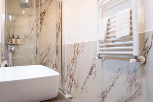HOTEL AD Suites Nazionale - Tap to explore photos