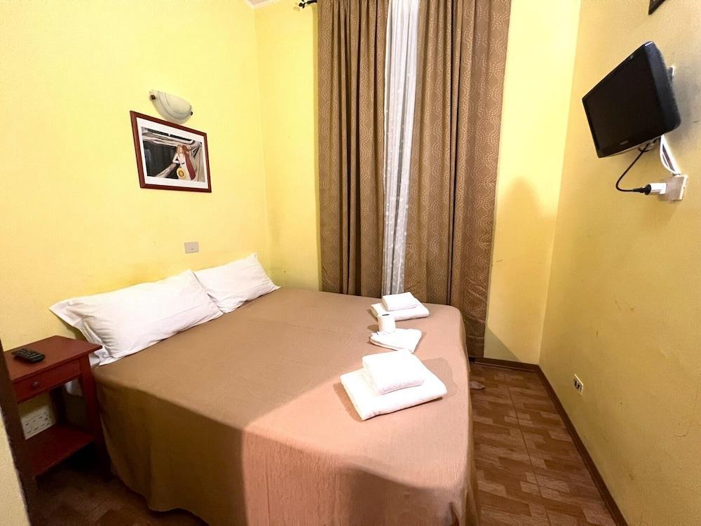 Booking inn Settembre 95 - Tap to explore photos