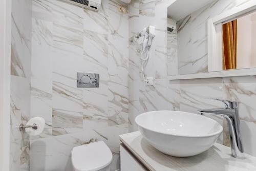 Monti Suites Cavour - Tap to explore photos