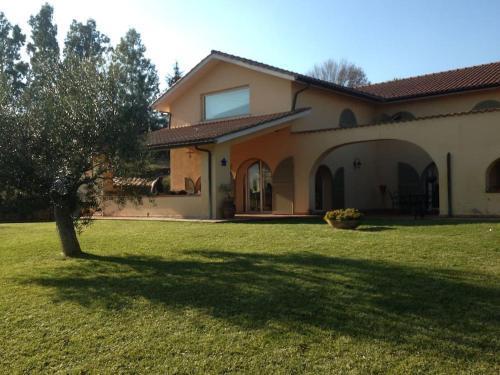 Villa Profumo - Tap to explore photos