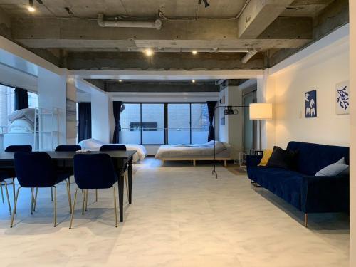 Spacious studio(62m2) in western Shinjuku - Tap to explore photos