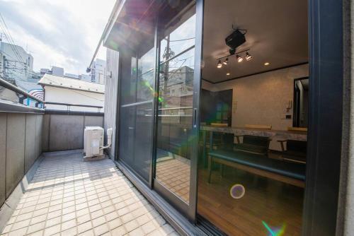 la3 hotel annex 新宿三階建て一軒家 - Tap to explore photos