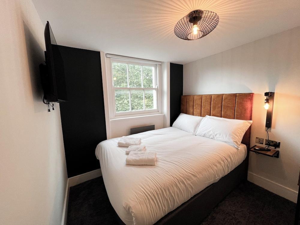 Argo Hotel - Kings Cross - Tap to explore photos