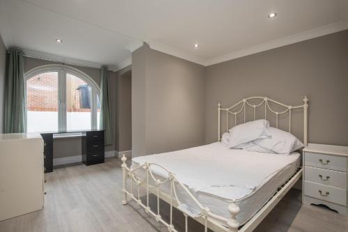 Riverside Central Kingston Flat 1B