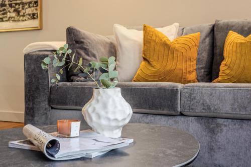 Central Servised Apartments on Artillery Lane - Tap to explore photos