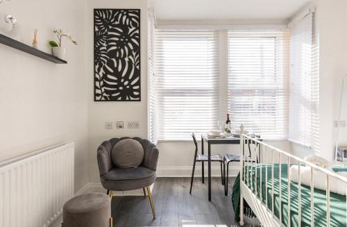 New renovated studio flat with separate kitchen and bathroom - Tap to explore photos
