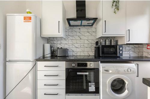 New renovated studio flat with separate kitchen and bathroom - Tap to explore photos