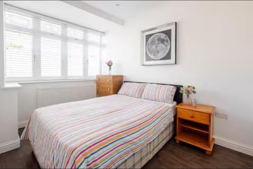 Spacious 2BDR Apartment, WIFI+ Great TV
