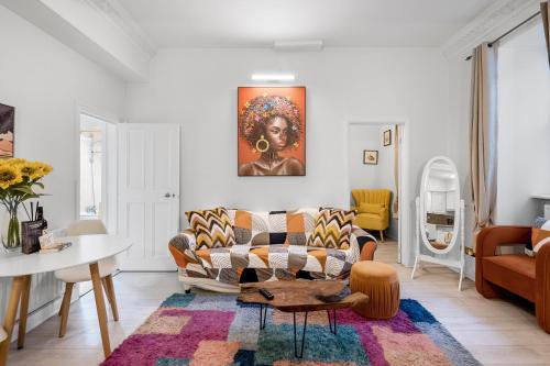 Hyde Park fabulous apartment - Tap to explore photos