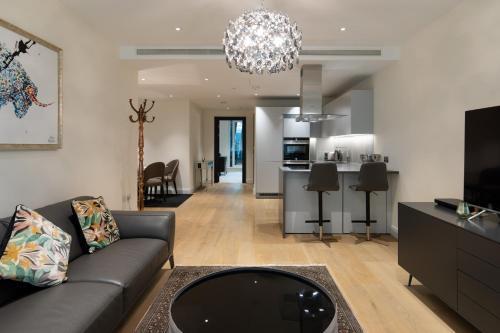 Chelsea Cascade London Flat - Tap to explore photos