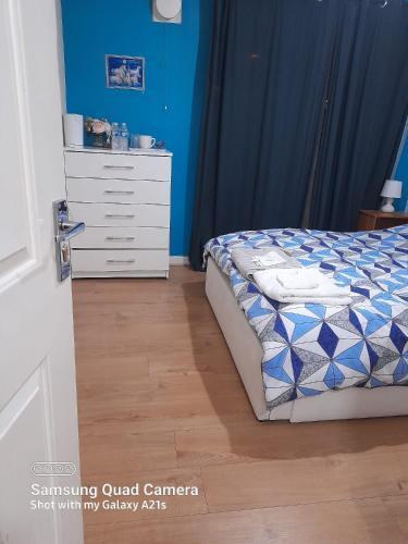 Beautiful 1 bedroom Ground floor with shared bathroom - Tap to explore photos