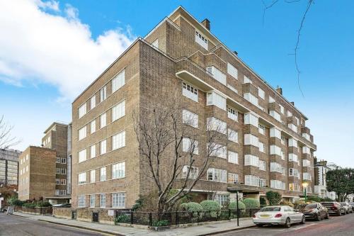 Two Bedroom Flat in Kensington