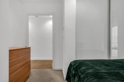 MySquare Modern One Bedroom Apartments in Old Street - Tap to explore photos