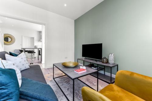 Modern and Hearty House - Tap to explore photos