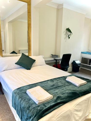 Aldgate Holiday Rooms