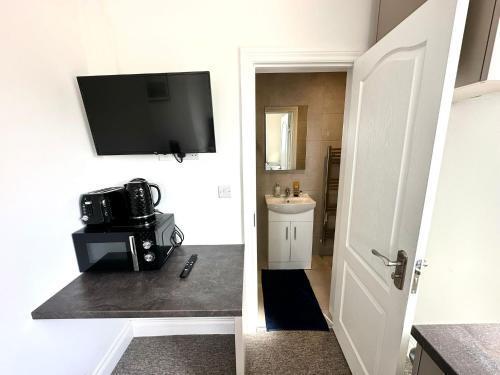 Unique Modern, Private Apartment,15 Mins To Central London - Tap to explore photos