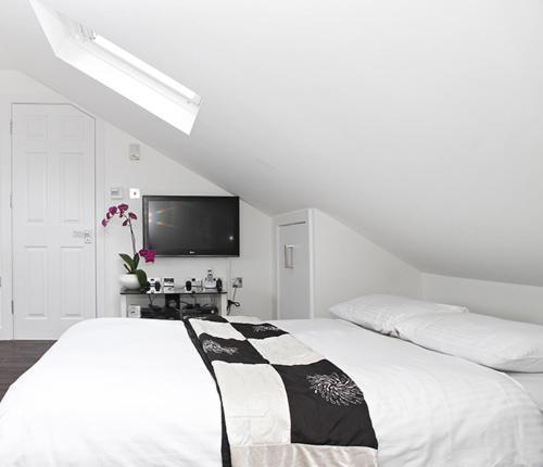 Holiday Lets London - I5 - Tap to explore photos