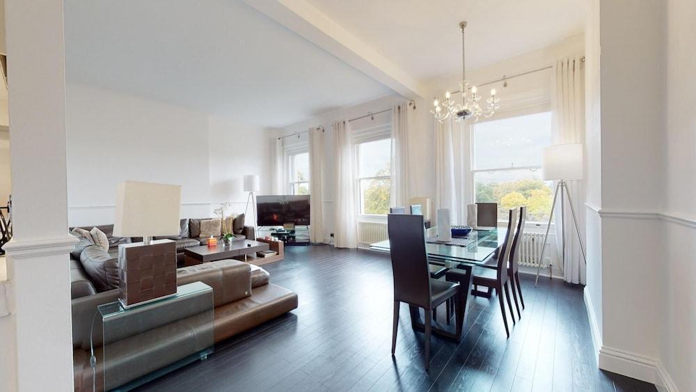Hyde Park Gardens - 2 Bedroom Apartment - Tap to explore photos