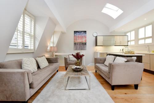 London Choice Apartments - South Kensington - Mews House II - Tap to explore photos
