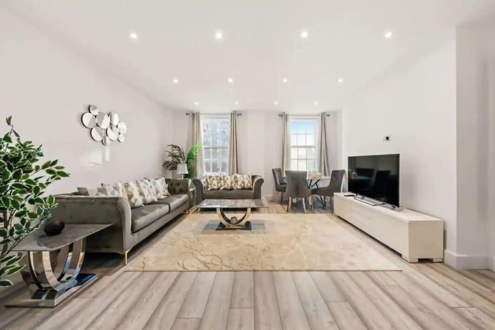 The Grosvenor Residences - Tap to explore photos