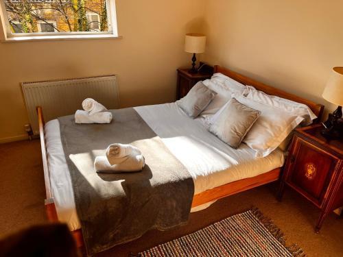 Hyde Park Great for Families 2beds & 2baths flat Fantastic location! - Tap to explore photos
