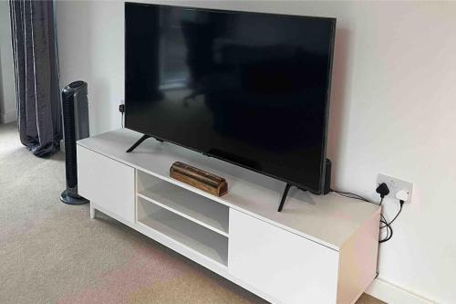Lovely one bedroom apartment with balcony - Tap to explore photos