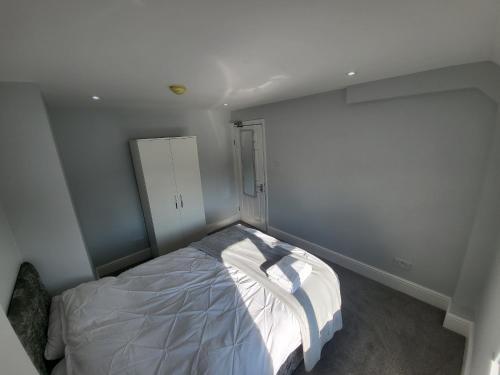 High Spec Large 6 Bedroom House!