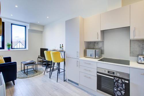 Hybrid Resi - London, Sutton with onsite car parking - Tap to explore photos