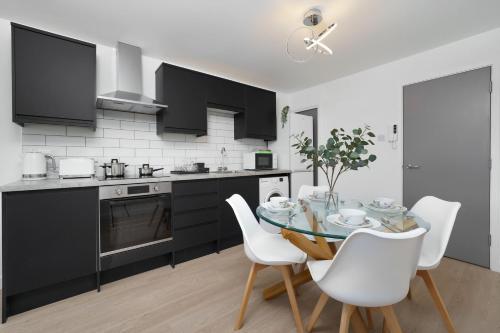 Stunning Duplex near Canary Wharf & O2 & City Views - Tap to explore photos