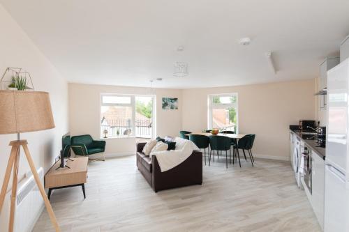 homely - North London Apartments Wembley - Tap to explore photos