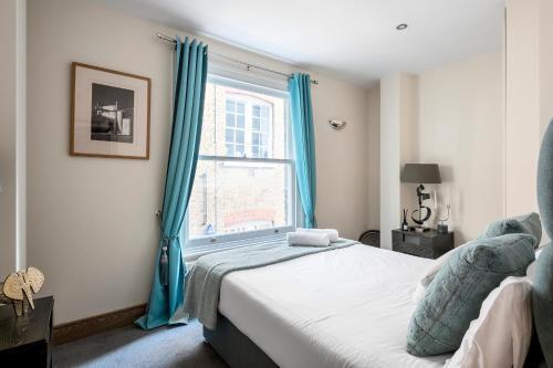 Covent Garden gem apartment - Tap to explore photos