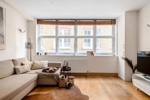 Covent Garden gem apartment - Tap to explore photos