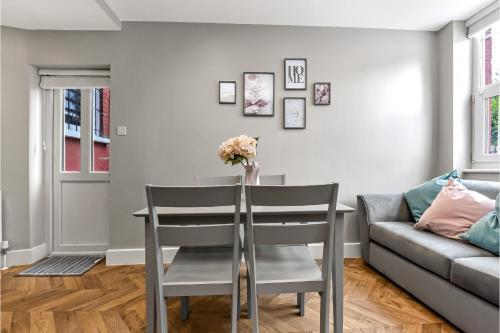 Lovely 2 BR with Grill - Tap to explore photos
