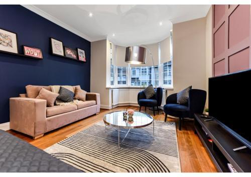 Homey and Pleasant 3BD - Tap to explore photos